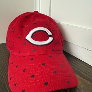 New Era Cincinnati Reds Youth 9TWENTY Heart Print Baseball Cap Red Black